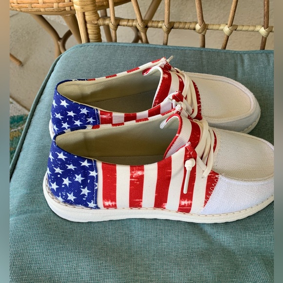 🇺🇸NEVER WORN🇺🇸 BRAND NEW - Picture 3 of 4